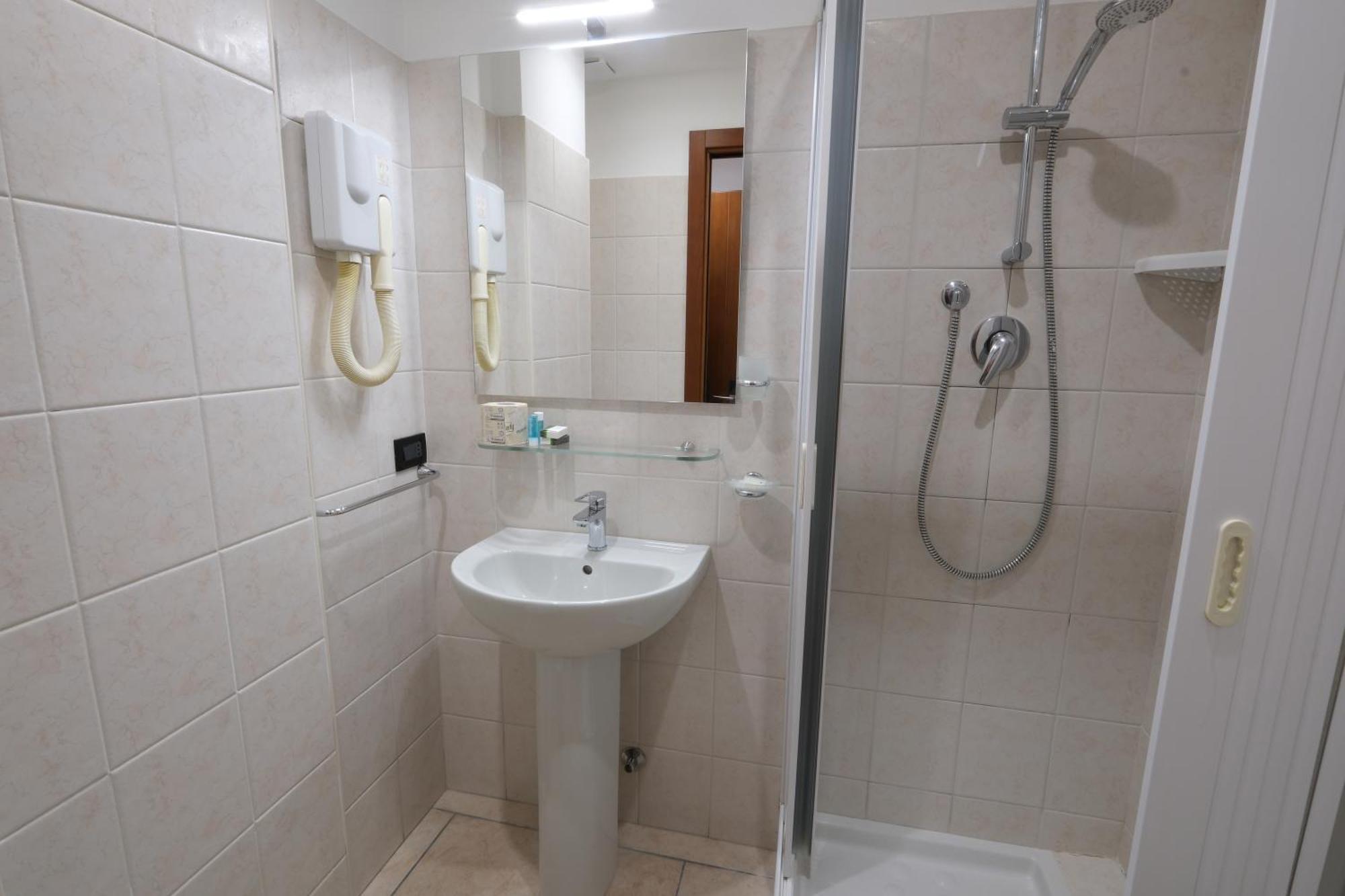 Hotel Nuovo Metro Milano Ngoại thất bức ảnh